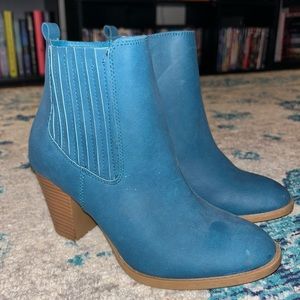 NWT teal booties